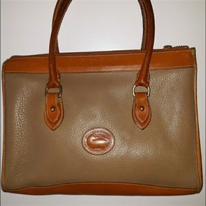Beautiful Vintage Dooney & Bourke Handbag!